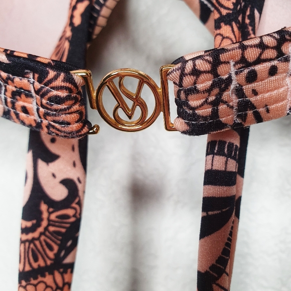 3/$30 Victoria's Secret 34D Halter Top Swimsuit - Picture 2 of 3